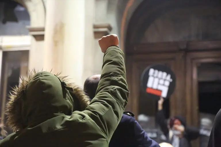 Beograd: Istekao rok, studenti blokirali ulicu, 345 profesora im uputilo podršku