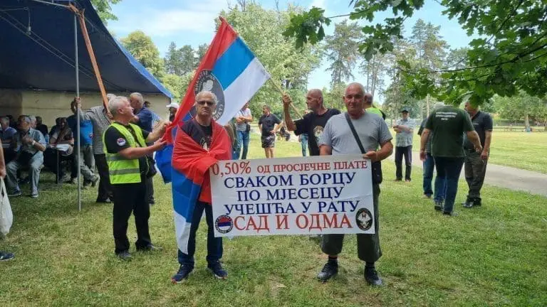 NISU ODUSTALI NI NAKON SASTANKA SA DODIKOM I CVIJANOVIĆ: Protest bivših boraca u Banjaluci FOTO
