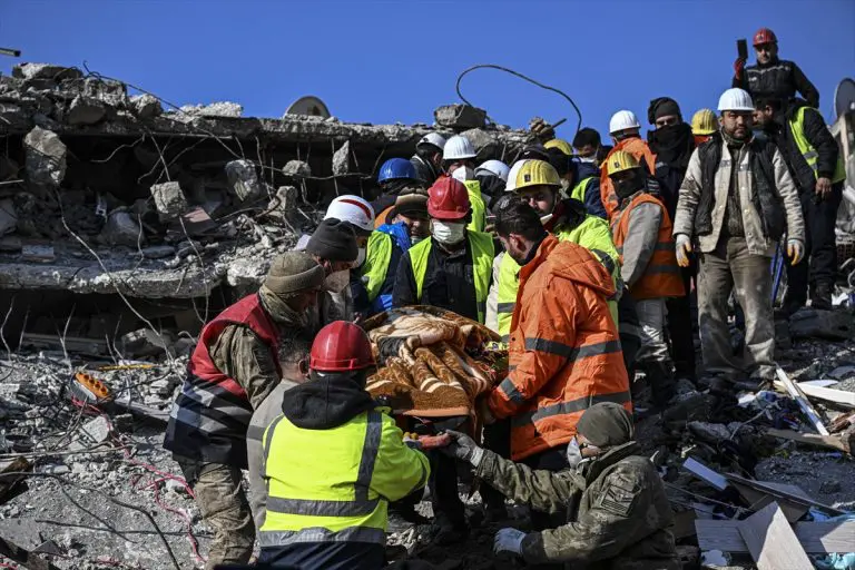 150 sati nakon zemljotresa spašena 64-godišnja žena