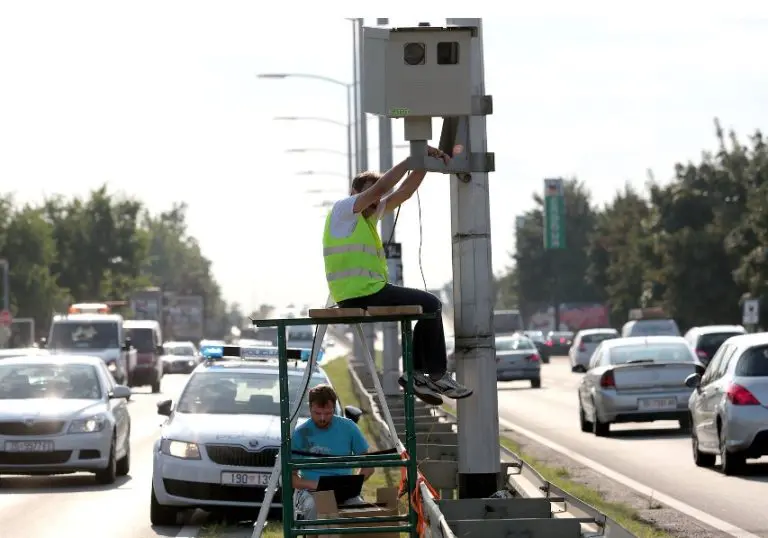 “Uhvatio me radar u Hrvatskoj. Hoće li me kazniti na granici ili će mi kazna doći u BiH?