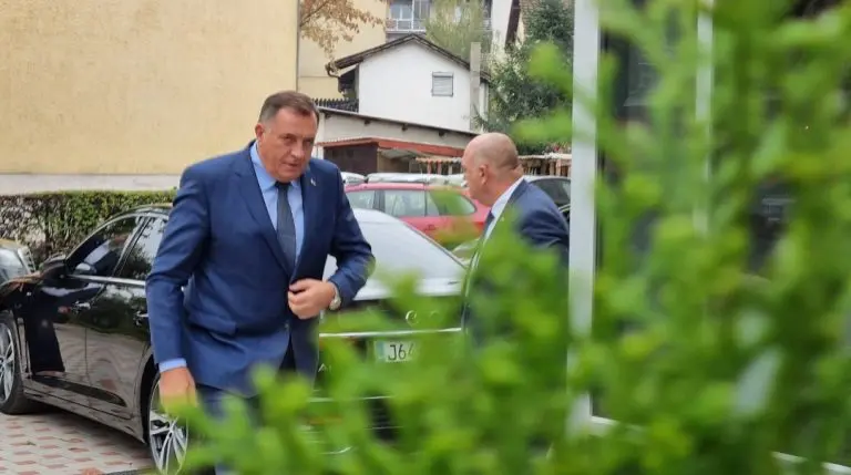 Sjednica Izvršnog komiteta SNSD-a, stigli Dodik, Cvijanović, Višković, Tegeltija…(FOTO)