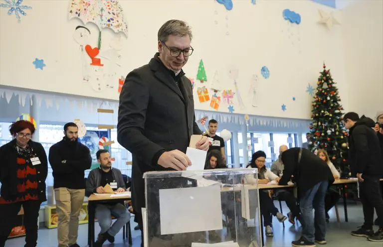 Vučić nakon glasanja: Očekujem veoma dobru izlaznost i ubjedljivu pobjedu
