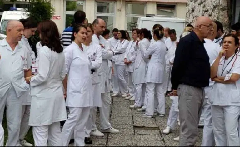 Ovo su plate zdravstvenih radnika u Sarajevu: Doktor prima 2.100 KM, specijalisti 2.600, medicinske sestre…