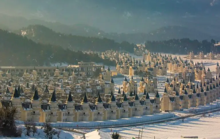 Grad Duhova vrijedan stotine miliona eura: 587 identičnih vila koje godinama zjape prazne