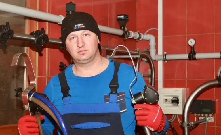 Cijeli život posvetite proizvodnji mlijeka, a onda vam se sve uništi: kako je biti farmer u BiH