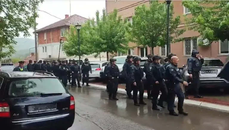 Suzavac i pucnjava u Zvečanu, blokada puta u Leposaviću