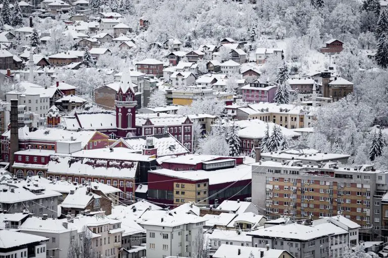 Čarobni prizori iz snijegom prekrivenog Sarajeva (FOTO)