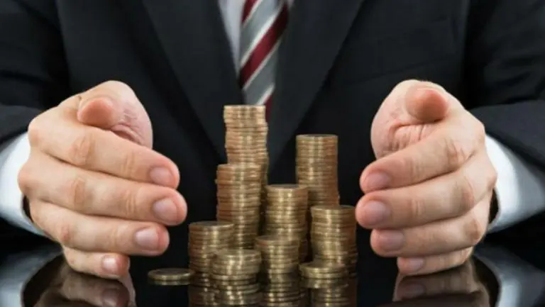 DOK BANKE PROPADAJU Da li je bolje čuvati novac ili ulagati i gdje?