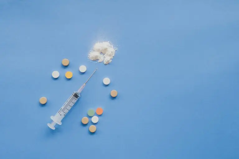 “Znala sam koliko je opasan. Ali bilo me je baš briga. Bio je toliko jeftin”: Kako je fentanil postao nova narko-epidemija