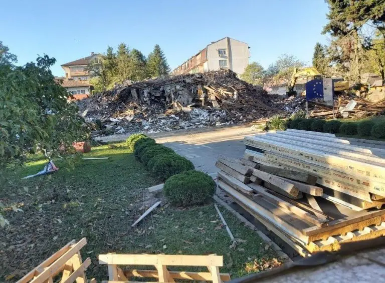 Krivične prijave zbog rušenja gradske uprave, doma vojske i sportske dvorane!