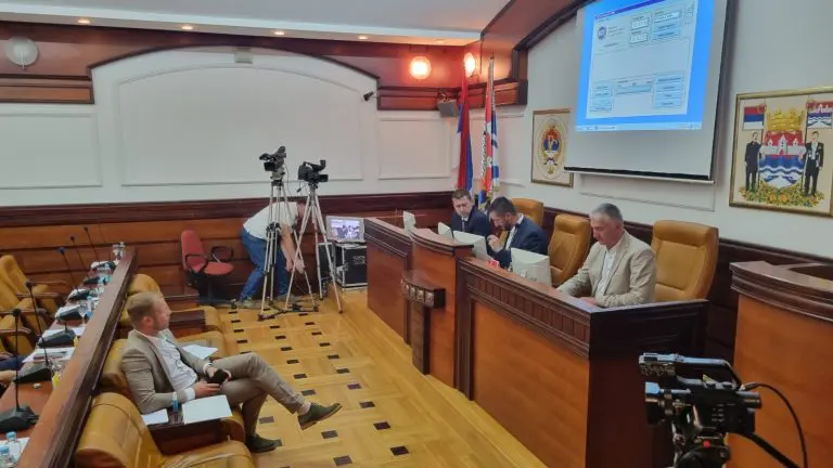 Prekida se sjednica Skupštine grada zbog vanredne situacije!