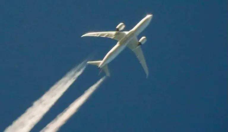 Putnici u avionu masovno počeli da povraćaju, uzrok trovanja još uvijek misterija