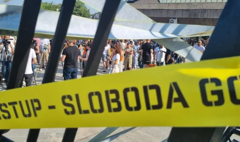 Policija zabranila protestnu šetnju u Banjaluci, okupljanje na Trgu Krajine