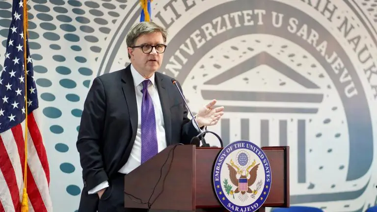 Obrajan u Sarajevu: Ovdašnji lideri treba da postignu kompromis, odbiju korupciju i okončaju etnonacionalizam.