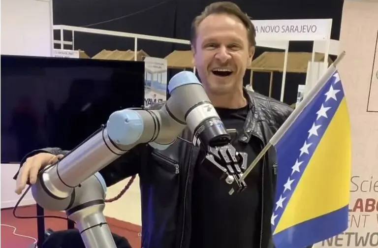 Enis Bešlagić predstavio prvog bh. robota navijača (VIDEO)