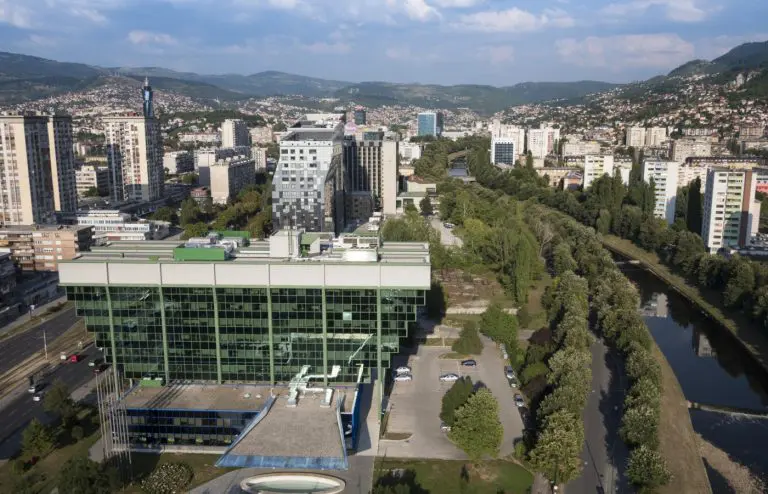 GDJE JA STADOH A TI PRODUŽI: Trojka nastavila praksu SDA, javna preduzeća su ostala stranačka