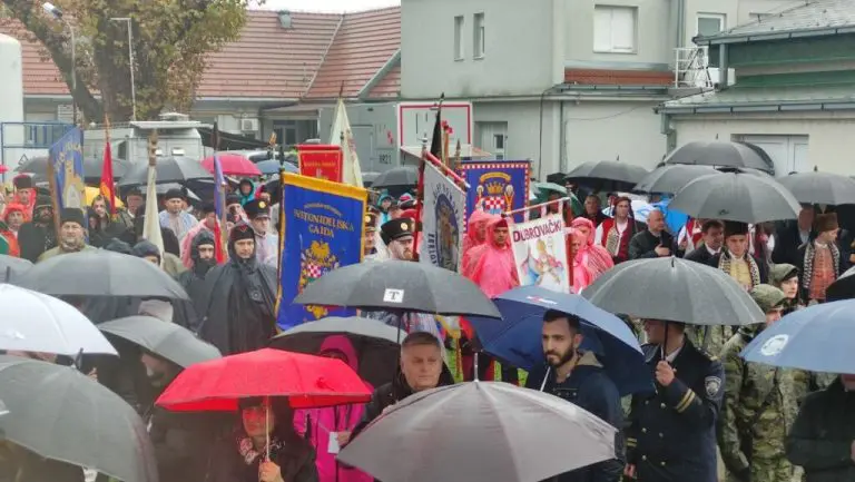 Hrvatska: Hiljade ljudi u Koloni sjećanja na žrtvu Vukovara