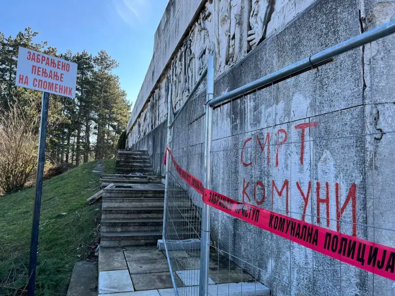 SADA SE RASPADA: Pokrenute aktivnosti na obnovi spomenika na Banj brdu/Šehitlucima