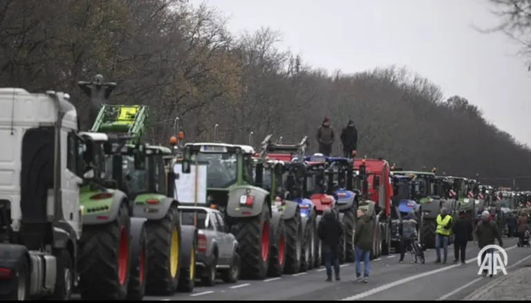 Nepregledna kolona traktora u Njemačkoj, evo i zašto