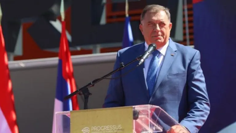 VIDEO Kako je to Dodik radio: Ko ne glasa za SNSD neka vrati pare, ko ne glasa za SNSD izbacićemo ga sa posla