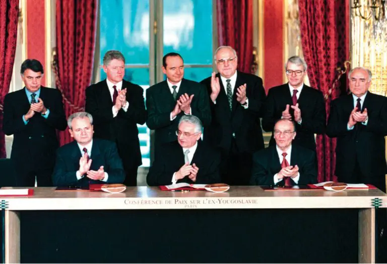 Dejtonski mirovni sporazum: Sveto pismo ili luđačka košulja?