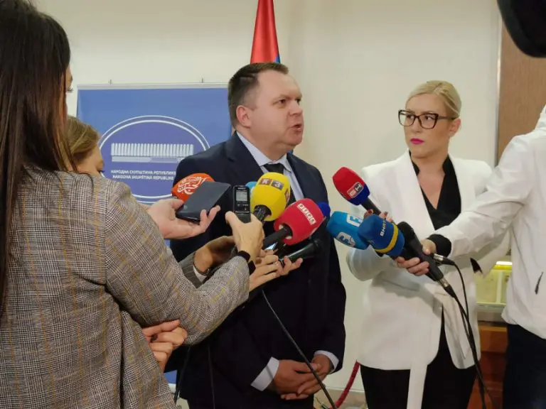 Nakon pitanja o “Prointeru”, ministar napustio pres