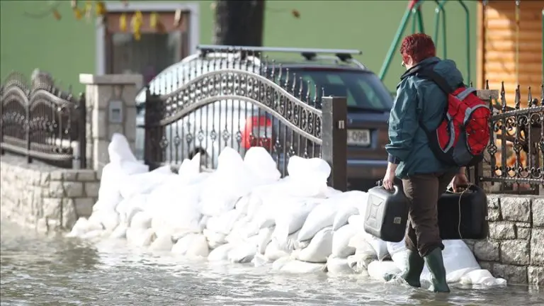 Mura probila nasip, evakuisano nekoliko sela