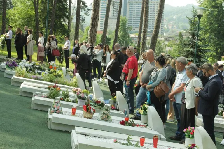 Aleja mladosti u Tuzli: Roditelji ne vjeruju da će dočekati pravdu za ubijenu djecu