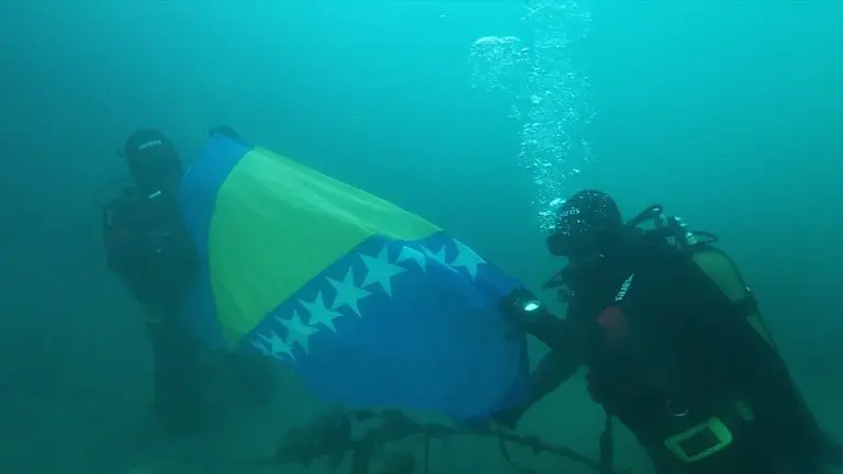 Dan državnosti BiH obilježen i postavljanjem državne zastave na dno rijeke Une
