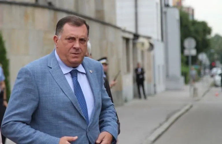 Već četvrto pitanje za Dodika od ambasade SAD-a: Koliko je firmi oštećeno?, Dodik odgovorio: Bon Voyage!