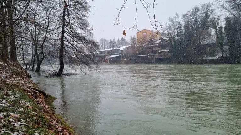 Vrbas nadošao, pogledajte fotografije (Foto)