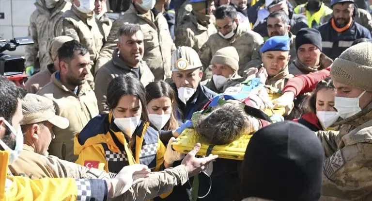 Osmog dana potrage u Adiyamanu ispod ruševina spašena šestogodišnja djevojčica