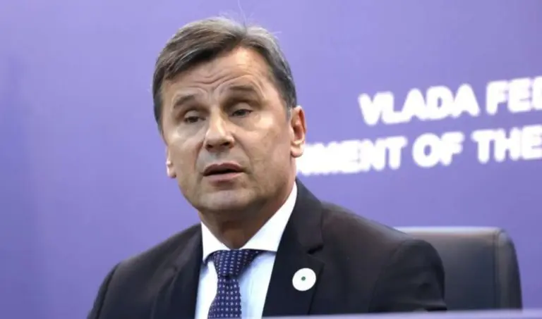 Bivši premijer Federacije BiH misli da mu “pakuju” robiju