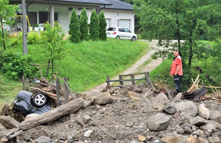 Ogromna šteta zbog bujica u Sapni: Voda je udarala u kuće i nosila sve
