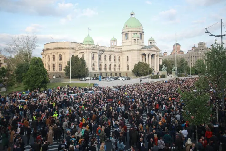 U Srbiji novi skup protiv vlasti. Brnabić optužuje “strane službe”