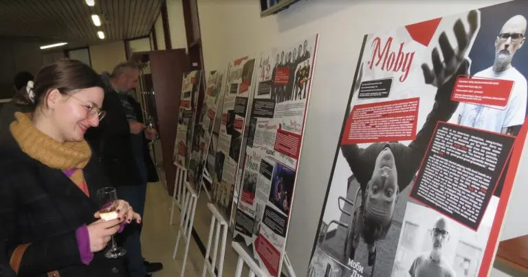 NUBRS/ Otvorena izložba “Čitaj rokenrol”: Cilj izložbe je ponukati mlađu populaciju da se vrate knjizi