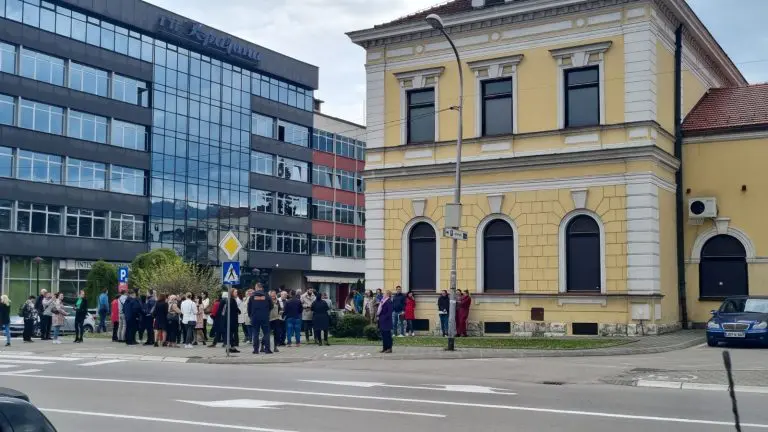 Sudsko izvršenje u Banjaluci, Banjaluka gubi parking, počelo okupljanje radnika Gradske uprave