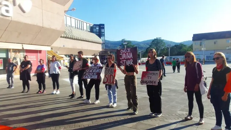 Protesti protiv femicida: “Tražimo hitne istrage za počinioce i korjenite promjene u svim društvenim sferama”