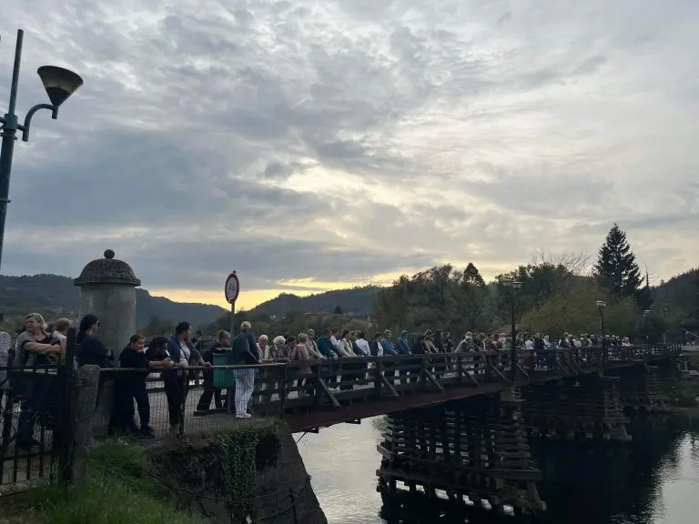 Sedam godina od smrti Edite Malkoč i Selme Agić: U Bosanskoj Krupi održana mirna šetnja