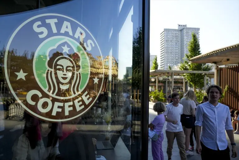 U Moskvi otvoren rebrendirani Starbucks pod imenom Stars Coffee (FOTO)
