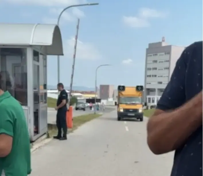 Upad na Stanivukovićevu konferenciju uz glasnu muziku: “Ne može nam niko ništa, jači smo od sudbine..”