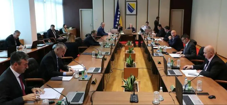 Apsurdi: Tegeltija raspisao konkurs za direktora UIO, prijavio se i pobijedio