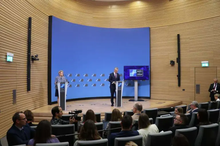 Stoltenberg: BiH mora sama birati svoj put, a NATO će to poštivati