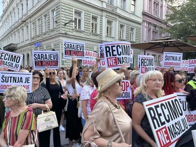 Građani Sarajeva na protestima, predstavnici vlasti pozvali vlast na odgovornosti