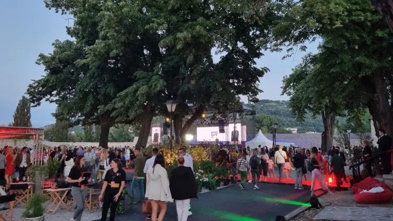 Pogledajte ko je sve došao na koncert Zdravka Čolića u Banjaluci (FOTO)