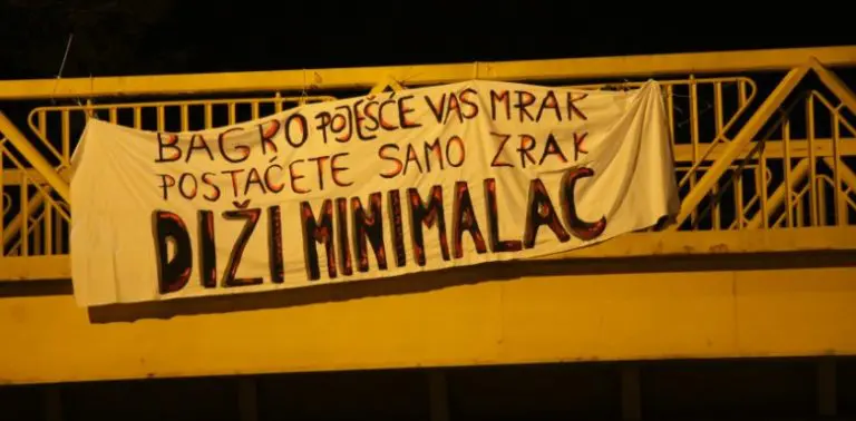 U Banjaluci postavljen transparent: Diži minimalac