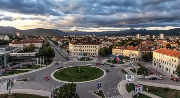 Policija u Nikšiću provjerava da li politička partija u pčelarskoj radnji kupuje lične karte