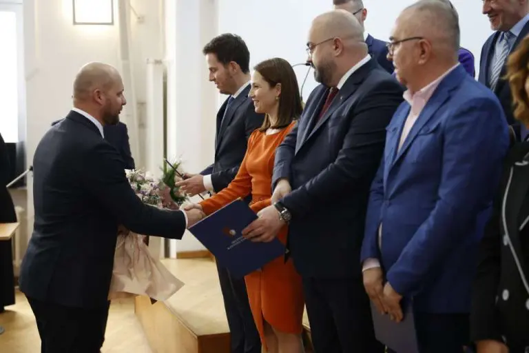 Kanton Sarajevo dobio novu Vladu koju će voditi najmlađi premijer u istoriji