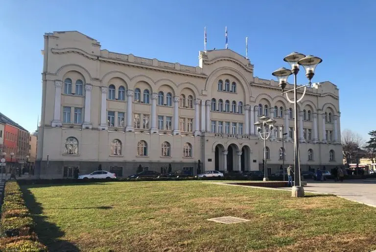 Sredstava od „humanog parkinga“ za „Mrvice“, Gradska uprava večeras svijetli u ljubičastoj boji