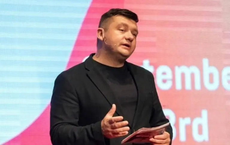 Haris Dedović urednik portala Šatro.info: Satira je Sizifov posao